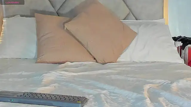 EmmaWilliammss online show from 04.26.26