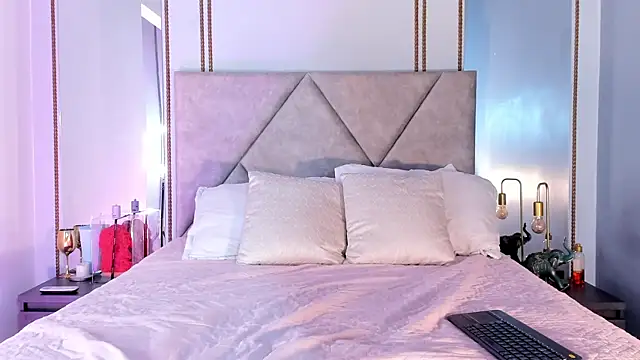 EmmaWilliammss online show from 06.08.26