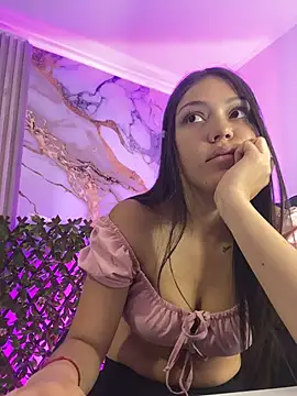 Snapshot of thalia_ec chatting on 06.18.26 thalia ec online show from 06.18.26