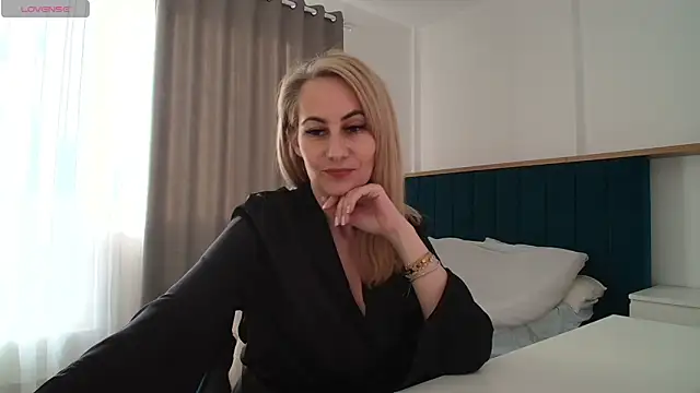 Snapshot of AdellynRose chatting on 05.19.26 AdellynRose online show from 05.19.26