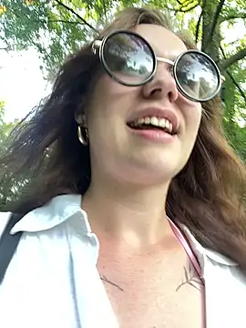 Snapshot of SweetLikaaa chatting on 06.22.26 SweetLikaaa online show from 06.22.26