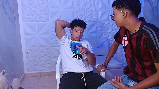 Snapshot of goldenjyj chatting on 04.14.26 goldenjyj online show from 04.14.26