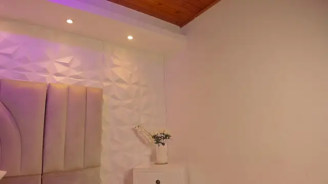 Chloe and Violeta online show from 06.18.26