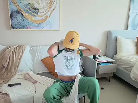 iClouddotcum online show from 04.17.26