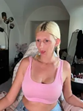 Snapshot of barbiplaymate chatting on 06.24.26 barbiplaymate online show from 06.24.26