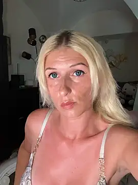 Snapshot of barbiplaymate chatting on 06.29.26 barbiplaymate online show from 06.29.26