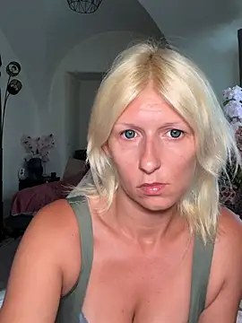Snapshot of barbiplaymate chatting on 08.05.26 barbiplaymate online show from 08.05.26