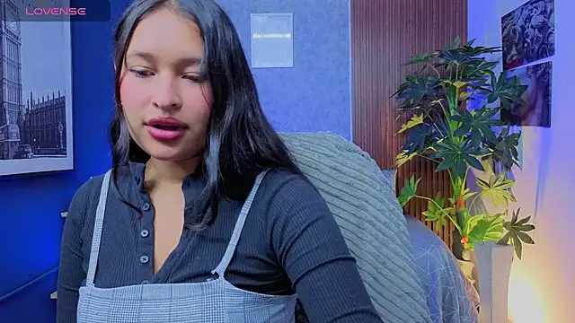 Snapshot of Milenka-5 chatting on 05.09.26 Milenka-5 online show from 05.09.26
