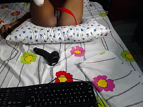 Snapshot of Molly1333 chatting on 04.15.26 Molly1333 online show from 04.15.26