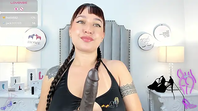 Snapshot of katherine_glow chatting on 04.15.26 katherine glow online show from 04.15.26