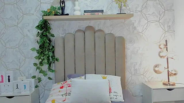 Snapshot of katherine_glow chatting on 06.29.26 katherine glow online show from 06.29.26