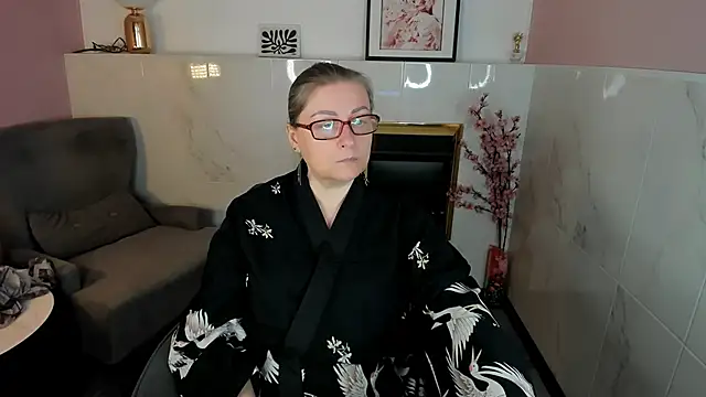 Snapshot of Alexandra_Kind chatting on 04.17.26 Alexandra Kind online show from 04.17.26