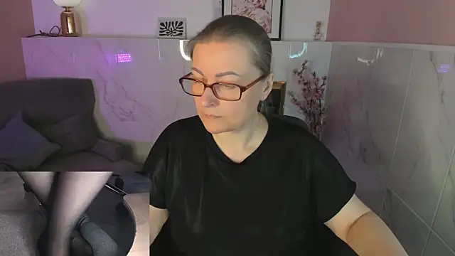 Snapshot of Alexandra_Kind chatting on 04.26.26 Alexandra Kind online show from 04.26.26