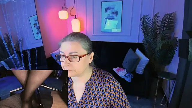 Snapshot of Alexandra_Kind chatting on 04.28.26 Alexandra Kind online show from 04.28.26