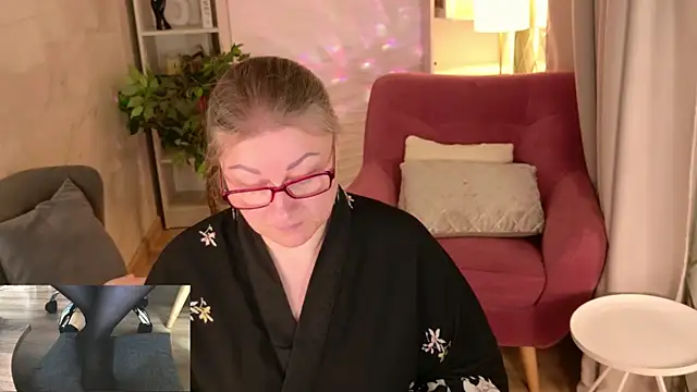 Snapshot of Alexandra_Kind chatting on 05.17.26 Alexandra Kind online show from 05.17.26