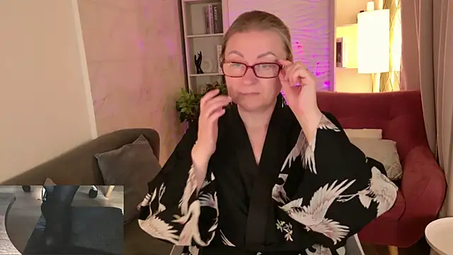 Snapshot of Alexandra_Kind chatting on 05.18.26 Alexandra Kind online show from 05.18.26