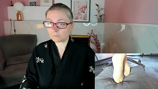Snapshot of Alexandra_Kind chatting on 05.19.26 Alexandra Kind online show from 05.19.26