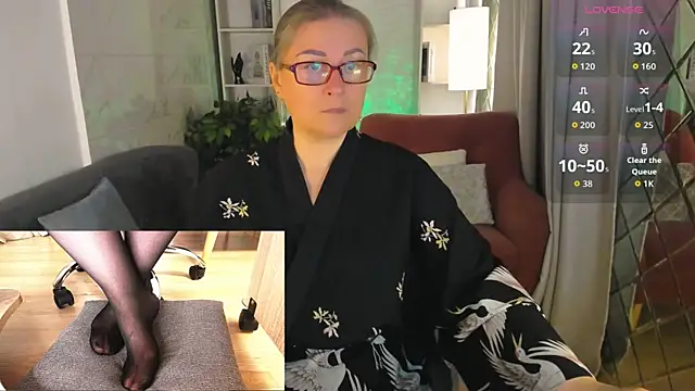 Snapshot of Alexandra_Kind chatting on 05.30.26 Alexandra Kind online show from 05.30.26