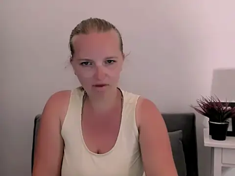 Snapshot of RoseTeacherX chatting on 07.14.26 RoseTeacherX online show from 07.14.26