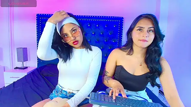 Snapshot of Serena_and_zoe chatting on 04.15.26 Serena and zoe online show from 04.15.26