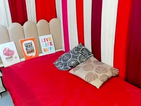 Snapshot of Seductive_aliyah chatting on 04.26.26 Seductive aliyah online show from 04.26.26