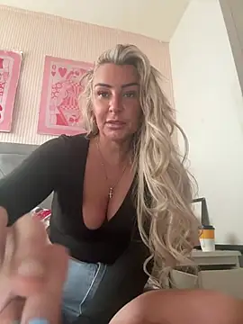 Naughtyhousewife x online show from 04.28.26