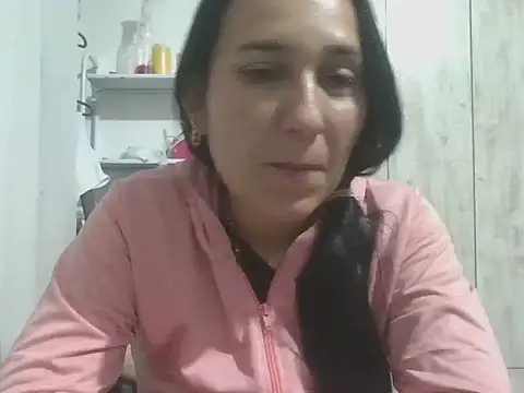 Snapshot of Dramaqueenlive chatting on 04.15.26 Dramaqueenlive online show from 04.15.26