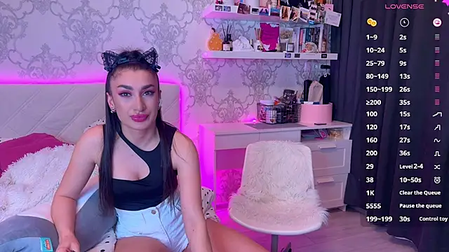 Snapshot of MyNaomi chatting on 04.19.26 MyNaomi online show from 04.19.26