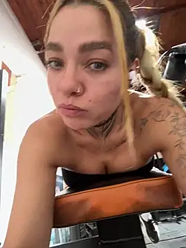 Snapshot of Violeta_queen1 chatting on 06.25.26 Violeta queen1 online show from 06.25.26
