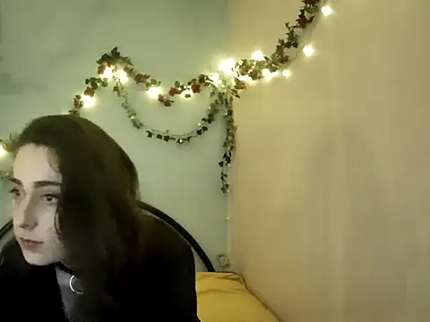 missclochette online show from 04.20.26