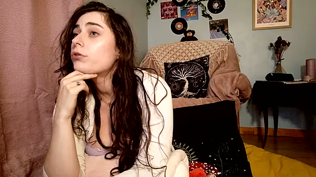 Snapshot of missclochette chatting on 07.28.26 missclochette online show from 07.28.26