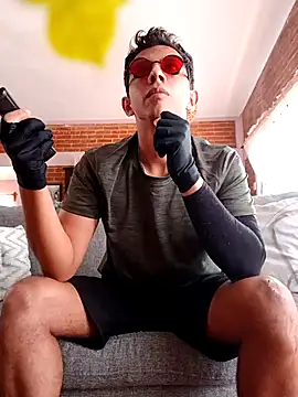 HexLatino13 online show from 04.15.26