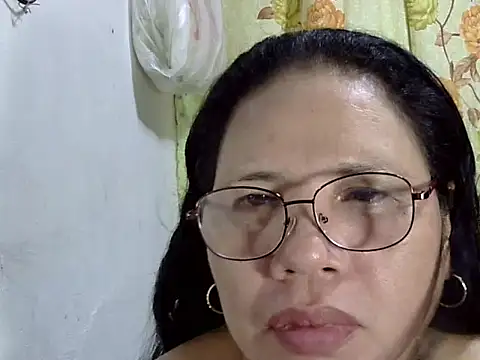 Snapshot of HottyCurlyPeanut chatting on 04.25.26 HottyCurlyPeanut online show from 04.25.26