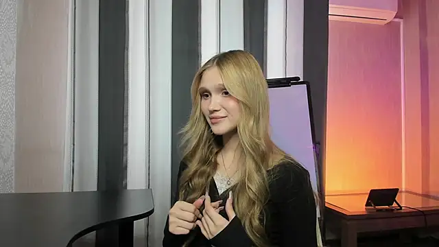 Snapshot of AdelineCrash chatting on 04.15.26 AdelineCrash online show from 04.15.26