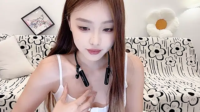 Snapshot of IAIA_iris chatting on 04.18.26 IAIA iris online show from 04.18.26