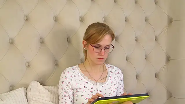 GraceHudsons online show from 04.23.26