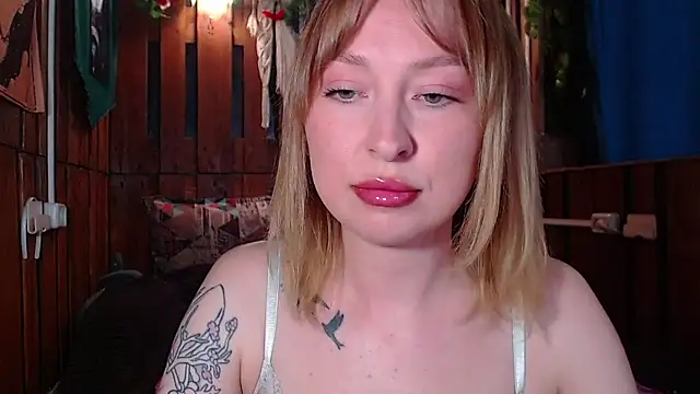 Snapshot of Mimi-Deep chatting on 06.19.26 Mimi-Deep online show from 06.19.26