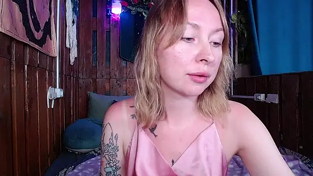 Snapshot of Mimi-Deep chatting on 07.08.26 Mimi-Deep online show from 07.08.26