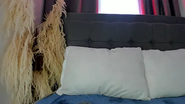 hanna-baker01 online show from 05.25.26