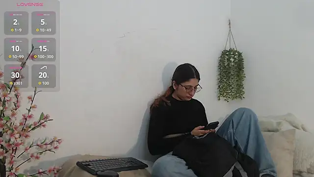 Snapshot of scarlet_111 chatting on 05.13.26 scarlet 111 online show from 05.13.26