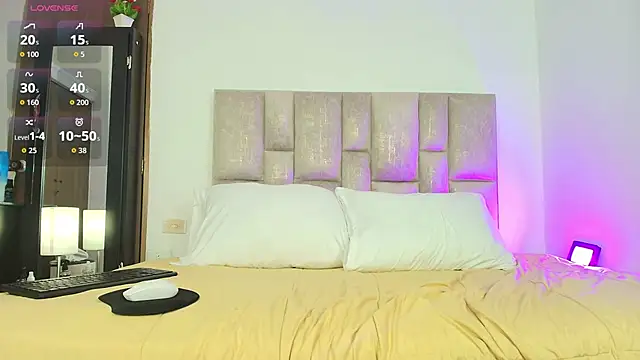 Snapshot of hott_mature chatting on 05.23.26 hott mature online show from 05.23.26