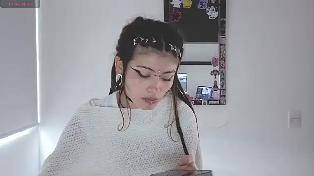 Snapshot of giulietta_monsalve chatting on 04.19.26 giulietta monsalve online show from 04.19.26