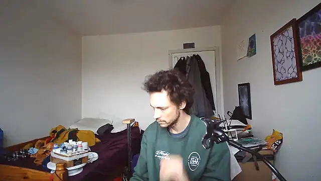 Snapshot of JohnnyMoves chatting on 05.14.26 JohnnyMoves online show from 05.14.26