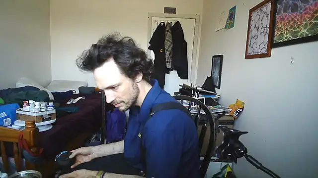 Snapshot of JohnnyMoves chatting on 05.16.26 JohnnyMoves online show from 05.16.26