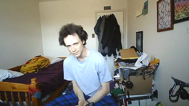 Snapshot of JohnnyMoves chatting on 05.18.26 JohnnyMoves online show from 05.18.26