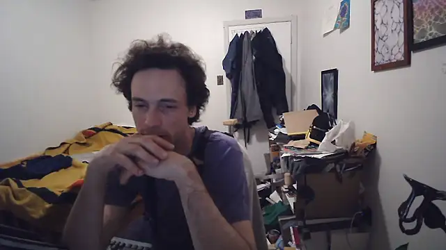 Snapshot of JohnnyMoves chatting on 05.19.26 JohnnyMoves online show from 05.19.26
