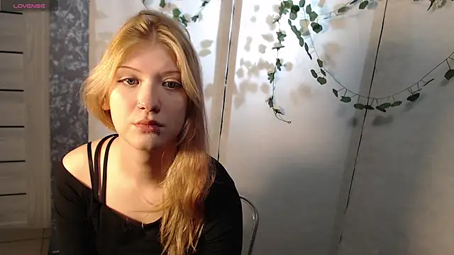 Snapshot of Lina_Wi chatting on 04.25.26 Lina Wi online show from 04.25.26