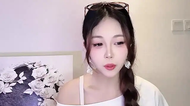 KiKi-011 online show from 05.15.26