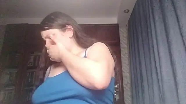 Snapshot of BeatriceMolands chatting on 04.20.26 BeatriceMolands online show from 04.20.26