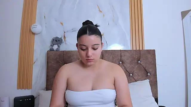 Snapshot of samantha__cruz chatting on 05.19.26 samantha cruz online show from 05.19.26